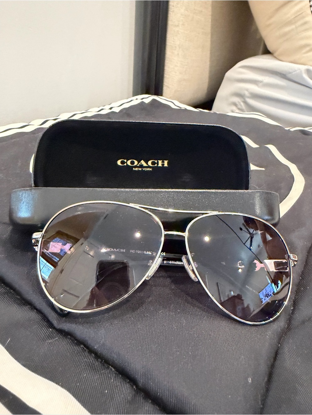 Coach HC 7060 Aviator Sunglasses Silver Black + Case